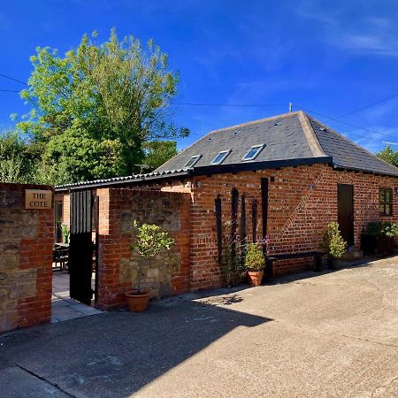 Little Upton Farm Cottages 라이드 외부 사진