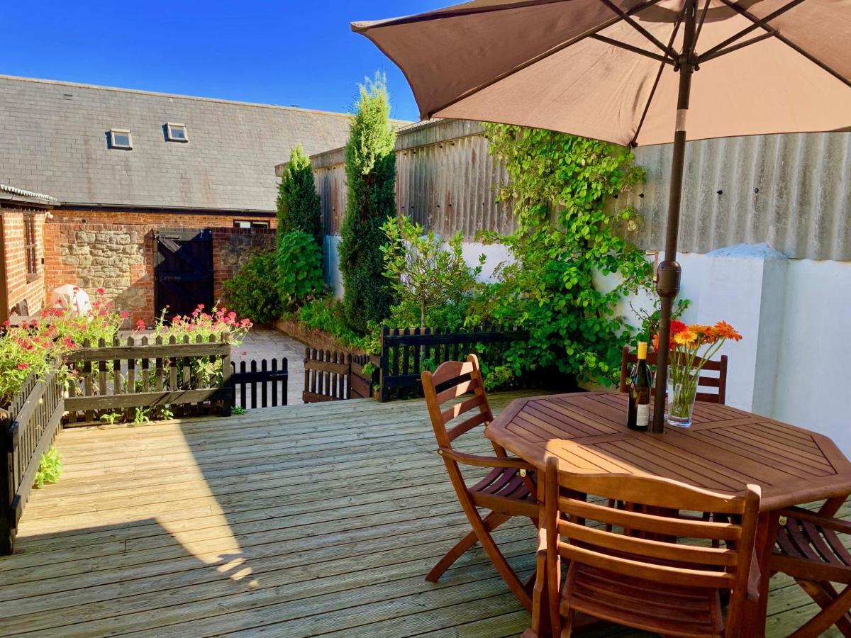 Little Upton Farm Cottages 라이드 외부 사진