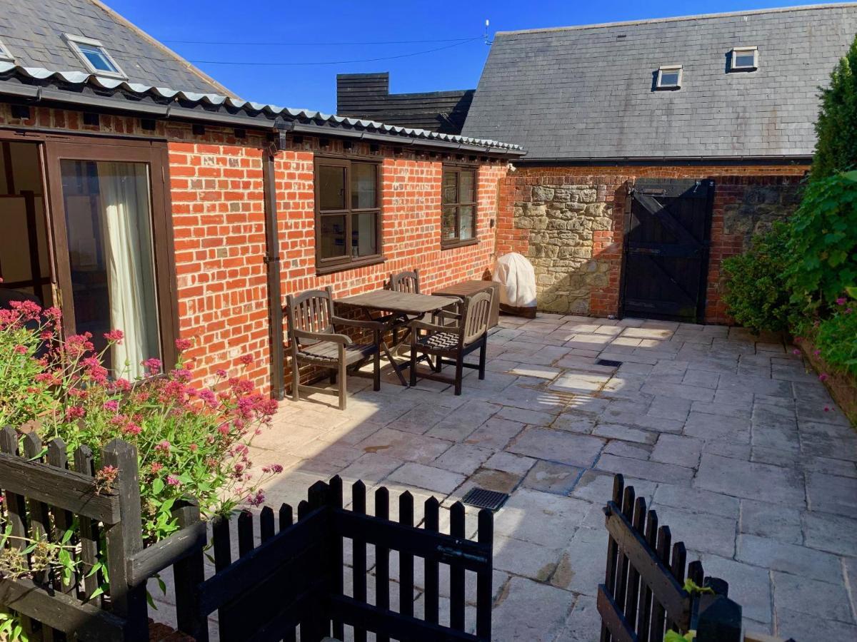 Little Upton Farm Cottages 라이드 외부 사진