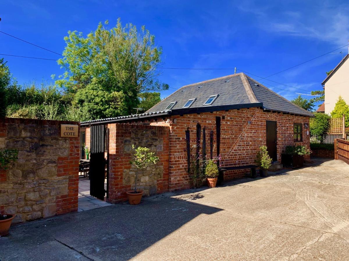 Little Upton Farm Cottages 라이드 외부 사진
