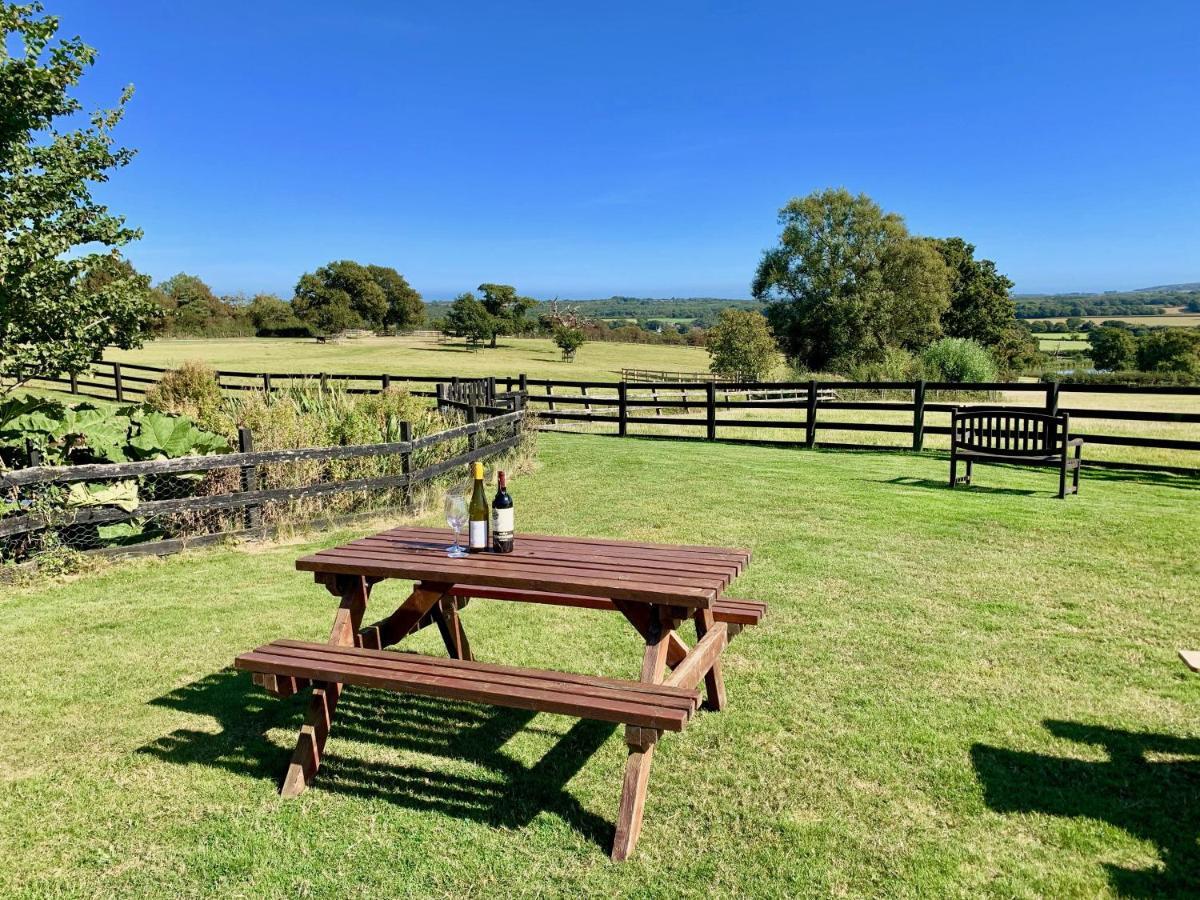 Little Upton Farm Cottages 라이드 외부 사진