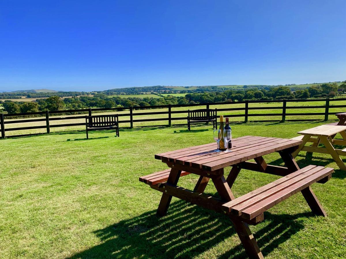 Little Upton Farm Cottages 라이드 외부 사진