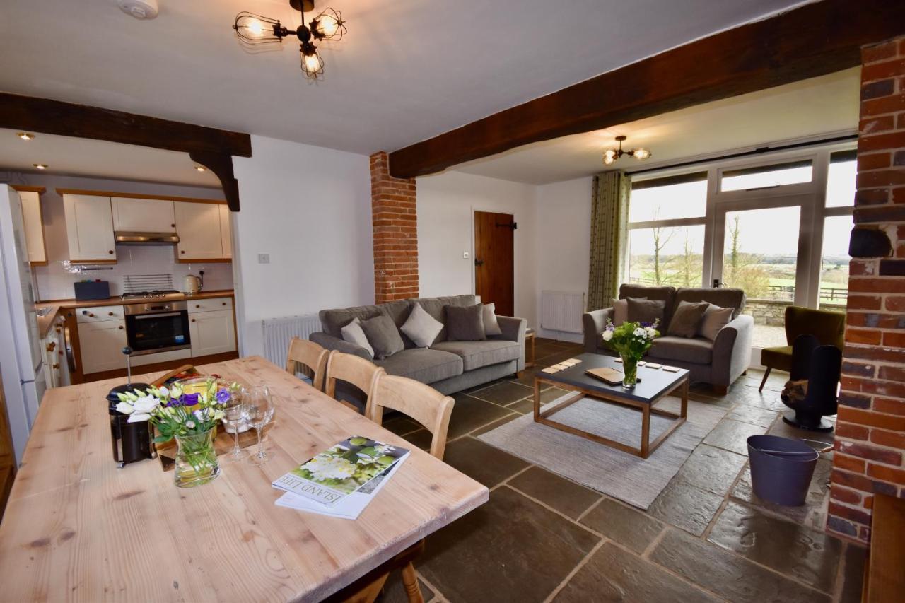 Little Upton Farm Cottages 라이드 외부 사진